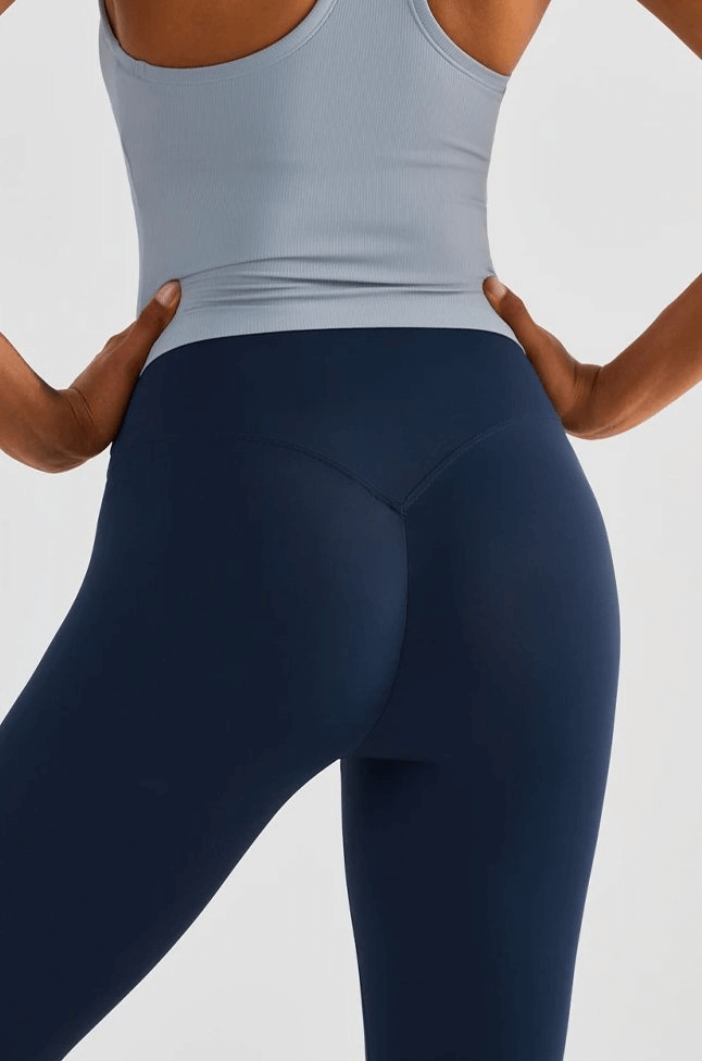 Alt Tag: Seamless breathable women's fitness leggings in navy, offering comfort and flexibility for yoga and workouts with elastic waistband.